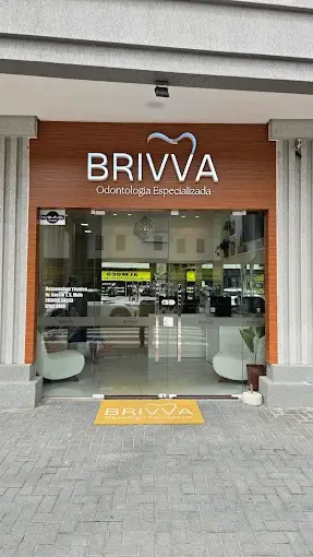 Fachada da Brivva Odontologia em Meia Praia